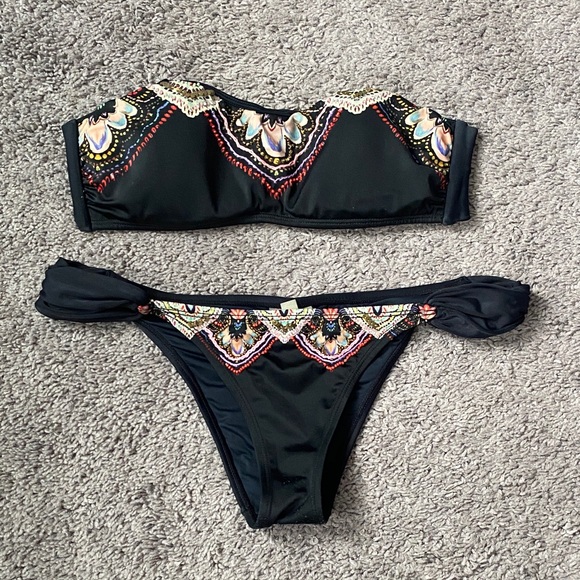 Pilyq San Sebastián Black Bikini with Vibrant Embroidery - Picture 2 of 16